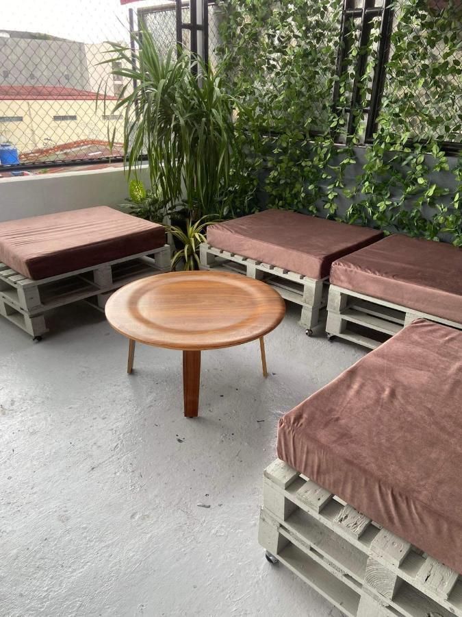 Lime Lite Manila Hostel Makati City Exterior photo
