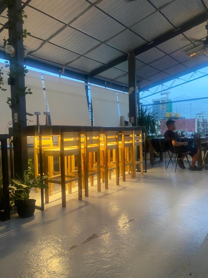 Lime Lite Manila Hostel Makati City Exterior photo