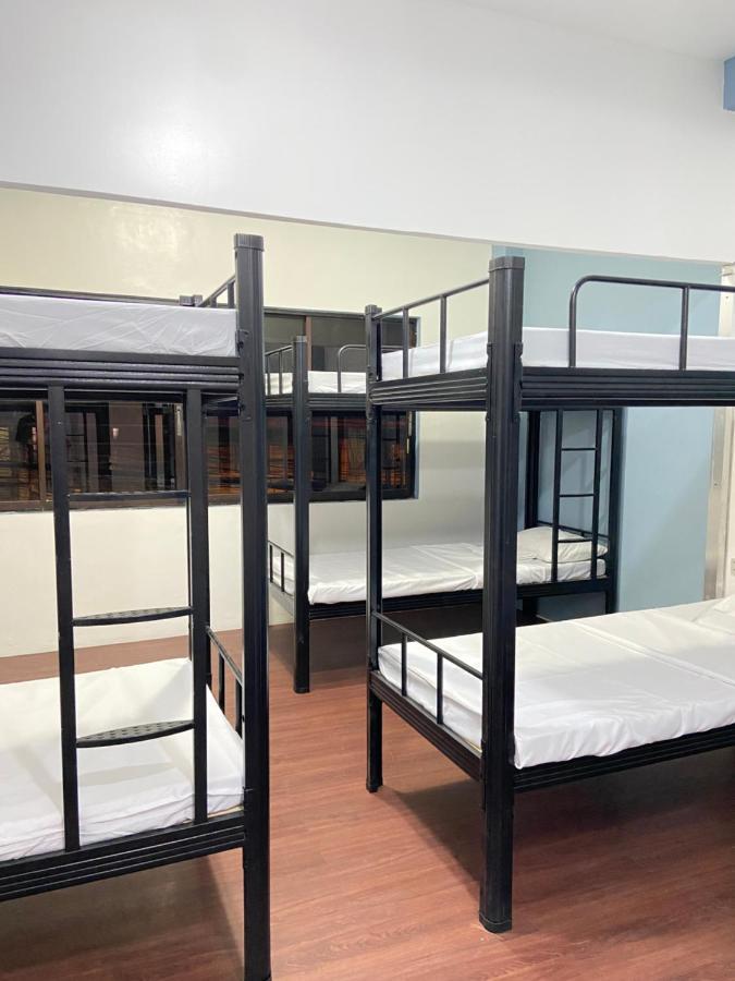 Lime Lite Manila Hostel Makati City Exterior photo