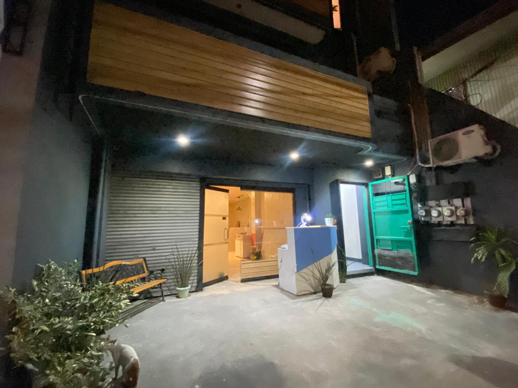 Lime Lite Manila Hostel Makati City Exterior photo